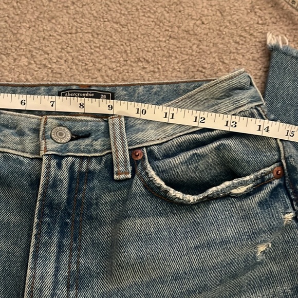 “Abercrombie & Fitch: A & F Mom Jean size 26” - Picture 4 of 9